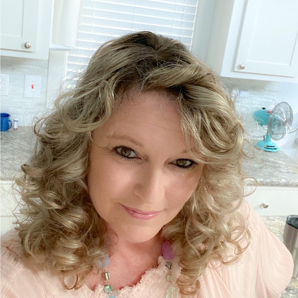 Meet your Posher, Mechelle - Picture 2 of 11